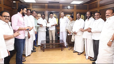 28+1 இடங்கள் ஒதுக்கீடு: திமுக - காங்கிரஸ் இடையே தொகுதிப் பங்கீடு ஒப்பந்தம் கையெழுத்து