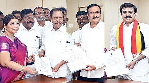 மாநிலங்களவைத் தேர்தலில் போட்டியின்றி தேர்வானதை தொடர்ந்து, தேர்தல் அதிகாரிகள் சாந்தி, தேன்மொழி ஆகியோரிடம் வெற்றிச் சான்றிதழை பெற்றுக் கொள்ளும் தம்பிதுரை, அன்புமணி, எல்.கே.சுதீஷ் ஆகியோர்.