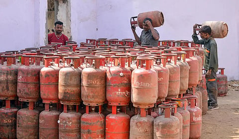 வணிக சிலிண்டர் நிறுத்தம்: புதுச்சேரியில் ஹோட்டல்கள் மூடப்படுவதாக அறிவிப்பு