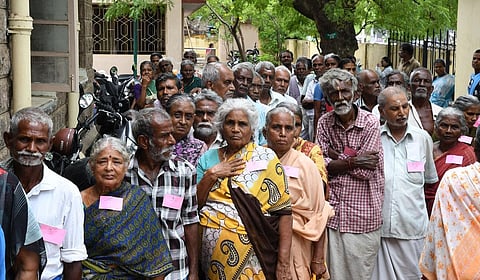 முதியோர் நலனுக்கு முன்னுரிமை அளிப்போம்!