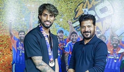 இந்திய வீரர் திலக் வர்மாவுக்கு தெலங்கானா முதல்வர் பாராட்டு