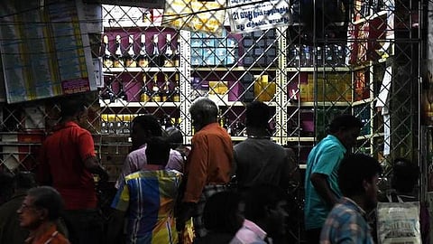ஒரு நபருக்கு அதிகபட்சம் 6 ‘ஃபுல்’ மட்டுமே விற்க வேண்டும்: தேர்தல் விதிகளால் மது விற்பனைக்கு கட்டுப்பாடு