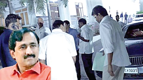 டிஜிபி அலுவலகத்தில் புகார் மனு அளிக்க வந்த விஜய். (உள்படம்) பொன்ராஜ்