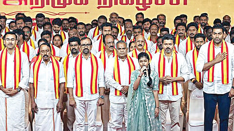 சென்னையில் நேற்று நடந்த நிகழ்ச்சியில், தமிழகத்தின் 234 தொகுதிகள் மற்றும் புதுச்சேரியில் 28 தொகுதிகளில் போட்டியிடும் தவெக வேட்பாளர்கள் பட்டியலை ஒரே கட்டமாக விஜய் வெளியிட்டார்.