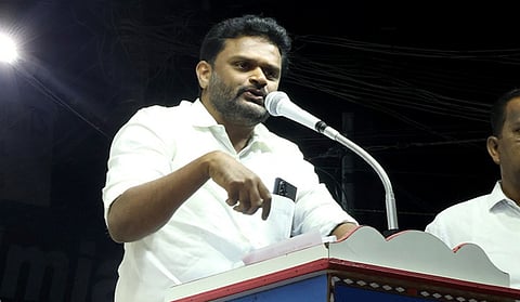 திமுக அரசுக்கு ஆதரவாக செயல்படும் போலீஸாரை இடமாற்றம் செய்ய வேண்டும்: அதிமுக பேச்சாளர் கல்யாணசுந்தரம் வலியுறுத்தல்