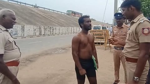 சட்டை அணியாமல் வேட்பு மனு தாக்கல் செய்ய வந்த விருதுநகர் சுயேச்சை வேட்பாளர் சொன்ன காரணம்!