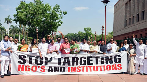 FCRA சட்ட திருத்த மசோதா எதிர்ப்பும், மத்திய அரசின் நகர்வும்: கிறிஸ்தவ ‘என்ஜிஓ’க்களுக்கு ‘குறி’யா?