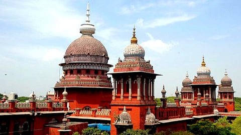 ஆதாரங்கள் தராவிடில் முதல்வர் செயலாளருக்கு எதிரான வழக்கை எப்படி விசாரிப்பது? - ஐகோர்ட்