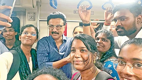 சென்னையில் மெட்ரோ ரயிலில் பொதுமக்களுடன் முதல்வர் ஸ்டாலின் பயணம் செய்தார்..