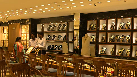 தங்கம் விலை பவுனுக்கு ரூ.1,200 குறைவு: இன்றைய சந்தை நிலவரம் என்ன?