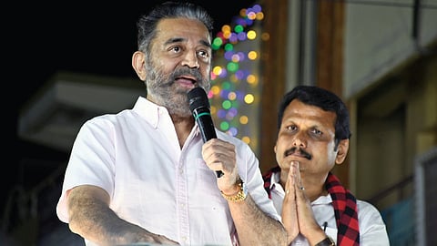 கோவை தெற்கு தொகுதி திமுக வேட்பாளர் செந்தில் பாலாஜியை ஆதரித்து ராஜவீதியில் பிரச்சாரத்தில் ஈடுபட்ட மக்கள் நீதி மய்யத்தின் தலைவர் கமல்ஹாசன்.