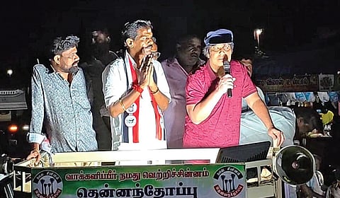 சிவகங்கையில் அனைத்திந்திய புரட்சித் தலைவர் மக்கள் முன்னேற்றக் கழக வேட்பாளர் குரு.முருகானந்தத்தை ஆதரித்து பிரச்சாரம் செய்த நடிகர் கார்த்திக்.