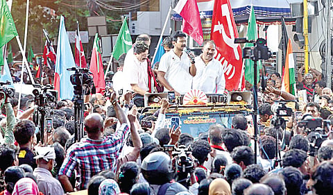 சேப்பாக்கம்-திருவல்லிக்கேணி தொகுதியில் போட்டியிடும் துணை முதல்வர் உதயநிதி ஸ்டாலின் இறுதிநாளில் தீவிர பிரச்சாரத்தில் ஈடுபட்டார்.