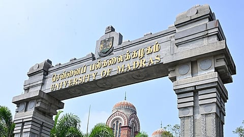 சென்னை பல்கலை.யில் ஏழை மாணவர்களுக்கு இலவச கல்வி திட்டம்: இளங்கலை படிப்பில் சேர மே 23-க்குள் விண்ணப்பிக்கலாம்