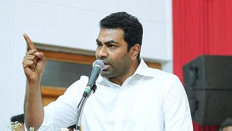 போக்குவரத்துத் துறை அதிகாரிகள் மீது நடவடிக்கை: தேர்தல் ஆணையத்திடம் தவெக கோரிக்கை