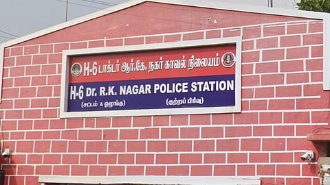 திமுக மண்டலக் குழுத் தலைவர் மீது தாக்குதல்: அதிமுகவினர் மீது போலீஸில் புகார்