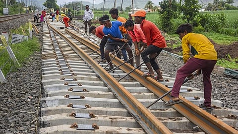 ரயில் பாதை மேம்பாட்டு பணி காரணமாக காவேரி விரைவு ரயில் உட்பட 23 ரயில்களின் சேவையில் மாற்றம்