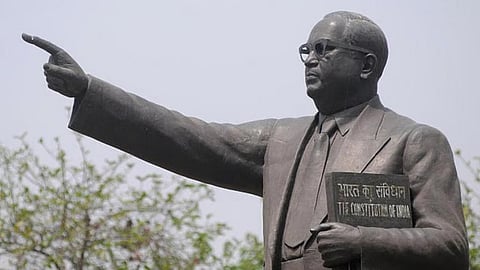 அம்பேத்கரின் வாழ்க்கை வரலாற்றை பள்ளிகளில் கற்பிக்க வேண்டும்: அரசுக்கு உயர் நீதிமன்றம் உத்தரவு