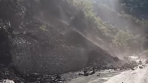 காஷ்மீரில் நிலச்சரிவு: பாரமுல்லா - உரி நெடுஞ்சாலை மூடல்