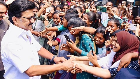 முதல்வர் பதவியில் இருந்து மு.க.ஸ்டாலின் ராஜினாமா: ஆளுநர் அர்லேகர் ஏற்றுக் கொண்டார்