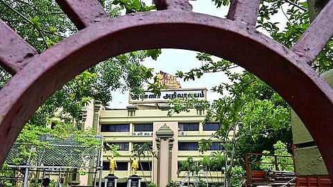 தவெகவுக்கு காங்கிரஸ் ஆதரவளிப்பது எங்கள் முதுகில் குத்தும் செயல்: திமுக