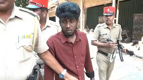 குற்றவாளி கருணாஸ்