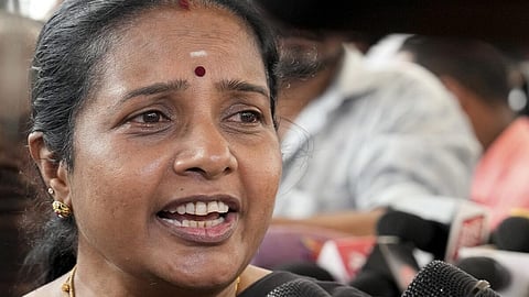 “தமிழக ஆளுநர் சட்டப்படியே செயல்படுகிறார்” - வானதி சீனிவாசன்