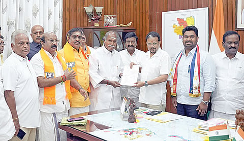 புதுச்சேரியில் ஆட்சி அமைக்க அனுமதி கோரி ஆளுநரிடம் கடிதம்: 13-ம் தேதி முதல்வராக ரங்கசாமி பதவியேற்கிறார்
