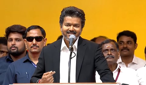 “கஜானா காலி... அவகாசம் தேவை, வெள்ளை அறிக்கை வெளியிடுவேன்!” - முதல்வர் விஜய் முதல் உரை