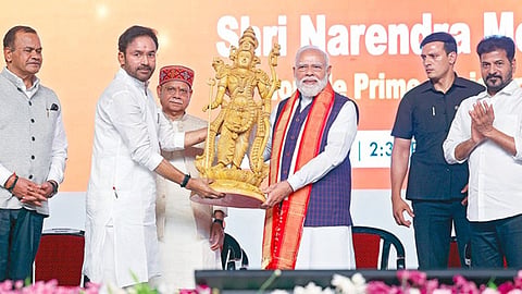 “திமுகவின் முதுகில் குத்திவிட்டது காங்கிரஸ் கட்சி” - நரேந்திர மோடி விமர்சனம்