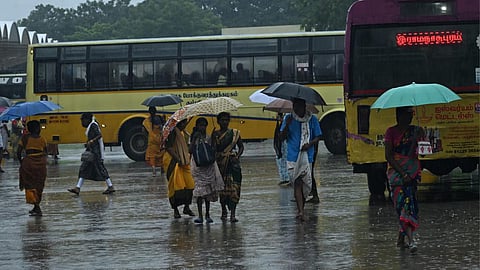 வங்கக் கடலில் உருவானது புதிய காற்றழுத்த தாழ்வுப் பகுதி: 10 மாவட்டங்களில் கனமழைக்கு வாய்ப்பு