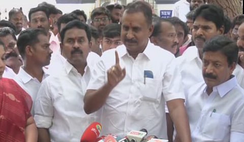 எஸ்.பி.வேலுமணி
