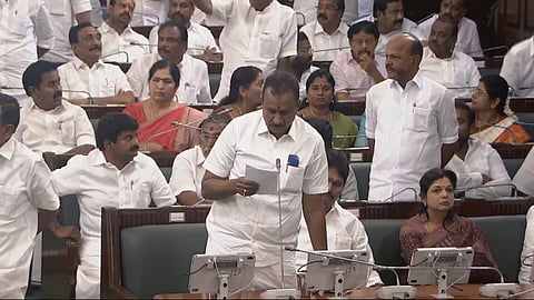 “நம்பிக்கை தீர்மானத்துக்கு அதிமுக ஆதரவளிக்கிறது!” - எஸ்.பி.வேலுமணி பேச்சால் சலசலப்பு