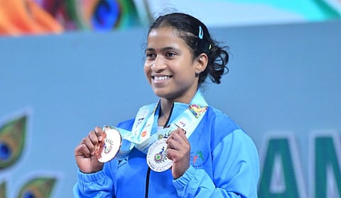 பளுதூக்குதலில் இரட்டை பதக்கம் வென்றார் ஞானேஸ்வரி