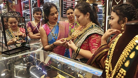 ஒரே நாளில் பவுனுக்கு ரூ.2,280 சரிந்த தங்கம் விலை