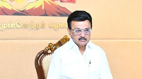 கிழிந்து தொங்கும் திமுக கொடியை மாற்ற ஆளில்லை: உண்மையை பேசவிடுமா ‘உடன்பிறப்பின் குரல்’?