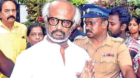 சென்னையில் செய்தியாளர்களிடம் பேசிய ரஜினிகாந்த்.