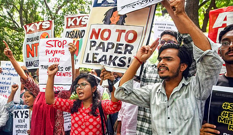 நீட் வினாத்தாள் கசிவு: மறுதேர்வு மட்டும்தான் தீர்வா?