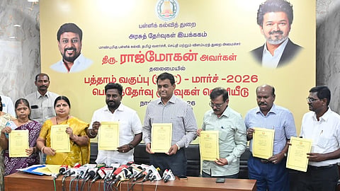 10-ம் வகுப்பு தேர்வு முடிவுகளை அமைச்சர் ராஜ்மோகன் வெளியிட்டார்