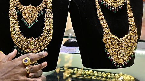 தங்கம் விலை பவுனுக்கு ரூ.960 சரிவு: இன்றைய விலை நிலவரம் என்ன?