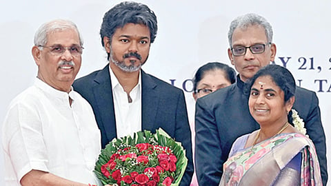தமிழகத்தில் 23 புதிய அமைச்சர்கள் பதவியேற்பு: 59 ஆண்டுகளுக்குப் பிறகு அமைச்சரவையில் இடம்பெற்றது காங்கிரஸ்