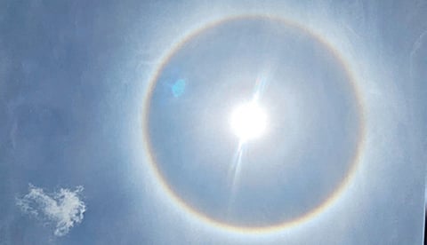 தென்காசி பகுதியில் சூரியனை சுற்றி ஒளி வட்டம்