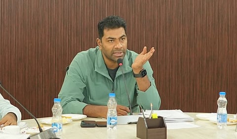 நேரு உள்விளையாட்டு அரங்கில் விளையாட்டு வீரர்கள் தன்னை நேரில் அணுகலாம்: அமைச்சர் ஆதவ் அர்ஜுனா