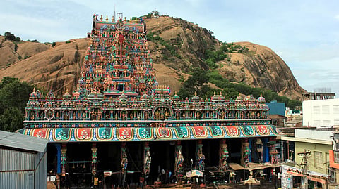 கோயில் நடை அடைப்பு அமைச்சருக்காக தாமதம்: நீதிமன்றம் நோட்டீஸ்