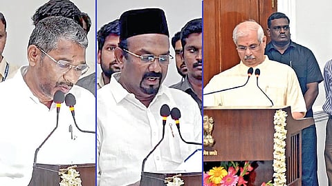 சென்னை ஆளுநர் மாளிகையில் நேற்று நடைபெற்ற நிகழ்வில் அமைச்சர்கள் வன்னியரசு, ஷாஜகான் ஆகியோருக்கு ஆளுநர் அர்லேகர் பதவிப் பிரமாணம் செய்து வைத்தார்.