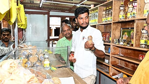 “கோயில்களில் காலாவதியான பிரசாதங்கள் விற்கப்பட்டால் கடும் நடவடிக்கை” - அமைச்சர் சீ.ரமேஷ்
