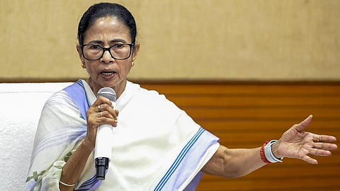 சாலைகளில் தொழுகை நடத்த விதிக்கப்பட்ட தடையை எதிர்த்து வழக்கு போடுங்கள்: மம்தா உத்தரவு