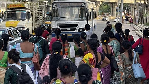 மேற்கு வங்கத்தில் ஜூன் 1 முதல் பெண்களுக்கு இலவச பேருந்து சேவை