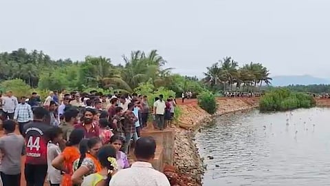 கர்நாடகாவில் ஒரே குடும்பத்தைச் சேர்ந்த 7 பெண்கள் உட்பட 8 பேர் ஆற்று நீரில் மூழ்கி உயிரிழப்பு