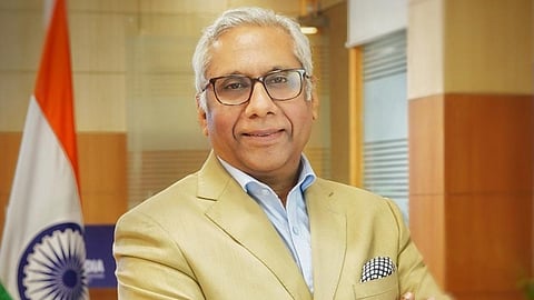 நிதி ஆயோக் அதிகாரி தீபக் பக்லா